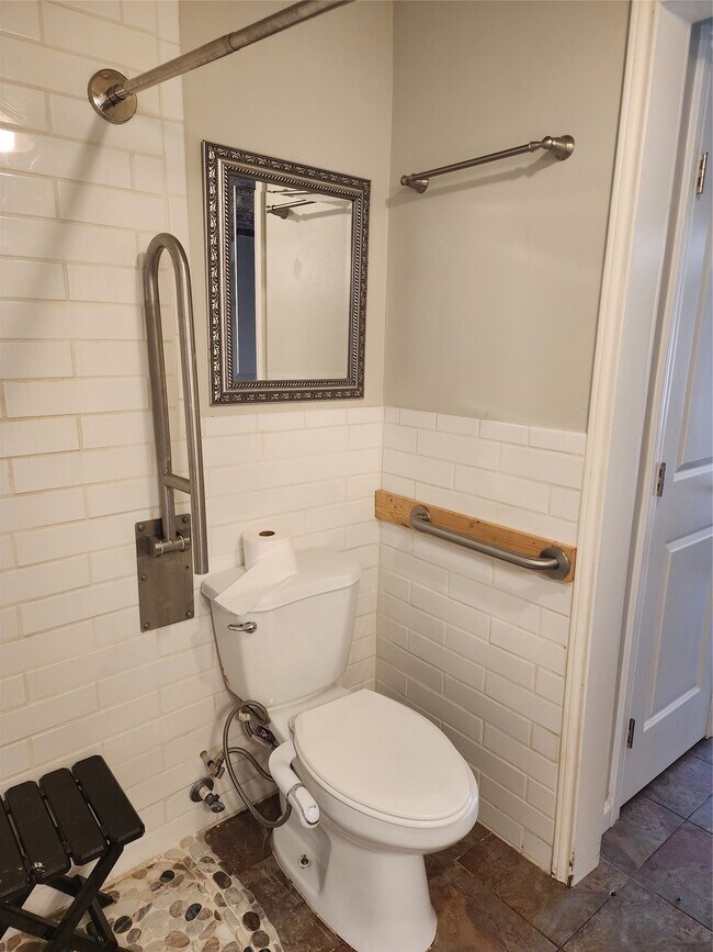 Building Photo - 13373 Southshore Dr