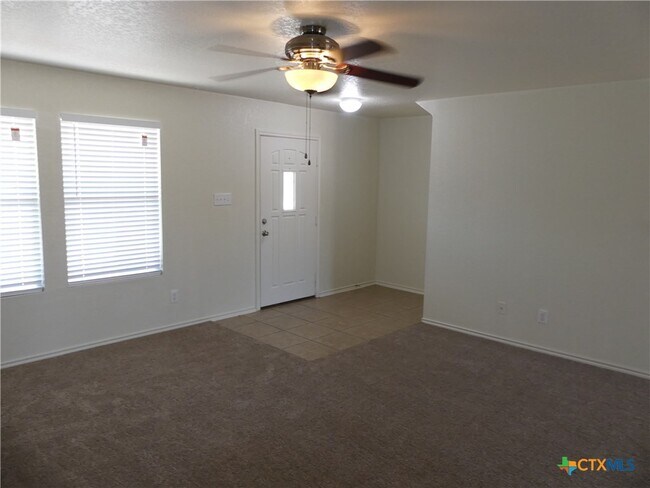 Building Photo - 664 Northern Lights Dr