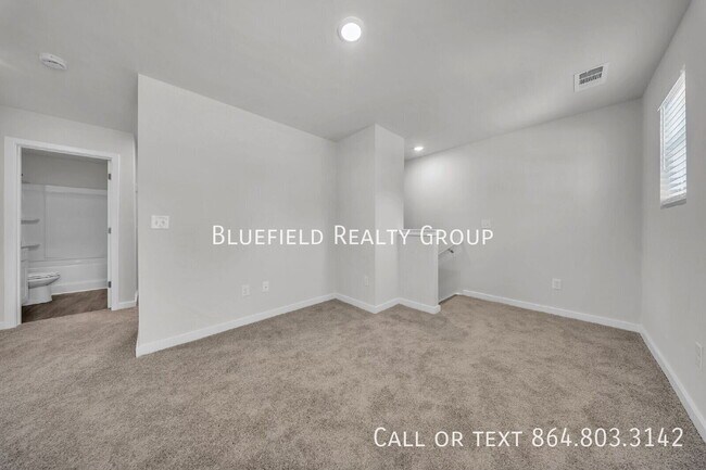 Building Photo - 161 Davis Dr