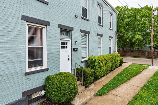 Building Photo - 1438 Pullan Ave