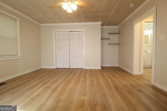 Building Photo - 504 N Ave NE