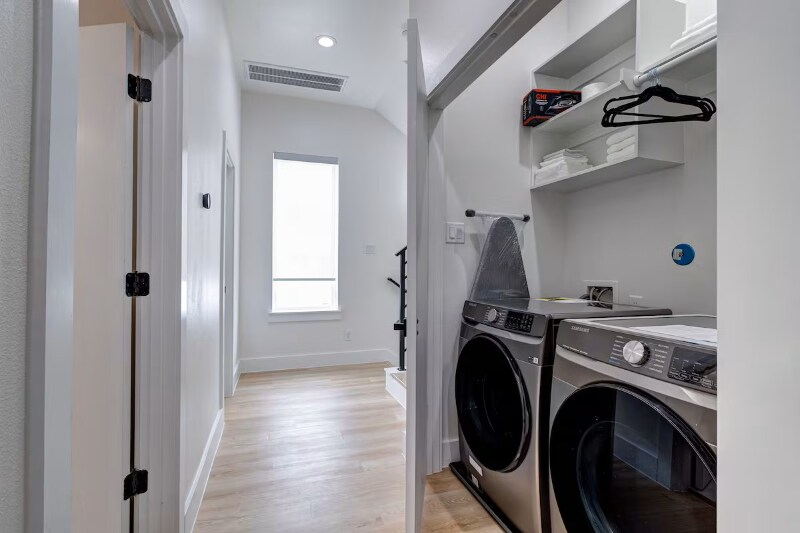 Building Photo - 3008 Delano St