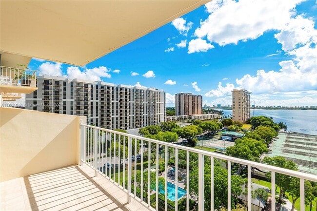 Building Photo - 11111 Biscayne Blvd