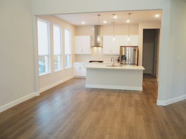 Building Photo - 321 Oak Hollow Way