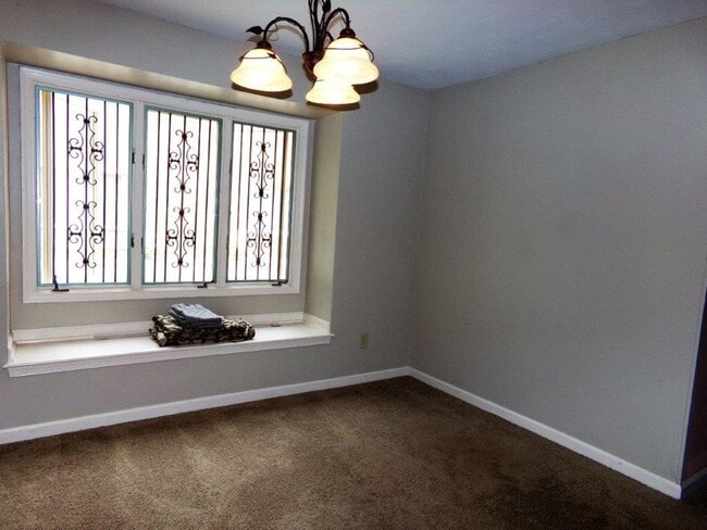 Building Photo - 376 Merrimac Trail
