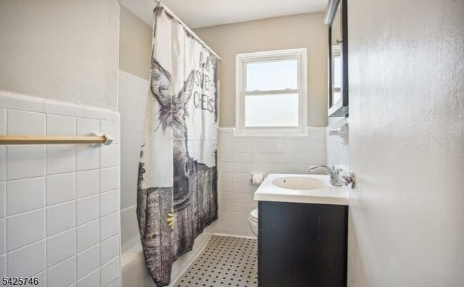 Building Photo - 604 Chestnut St