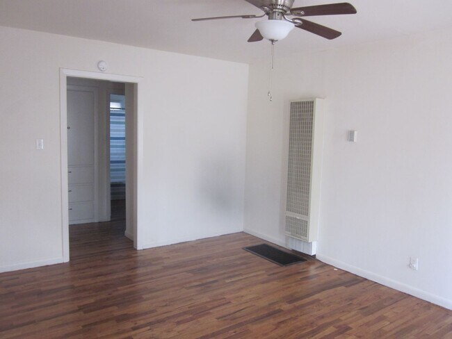 Building Photo - 106 S Palo Duro St