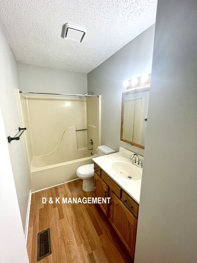 Building Photo - 3 Bedroom 2 Bath in Lenoir City