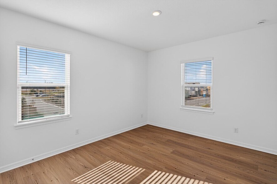 Building Photo - 2926 Sailhouse Dr