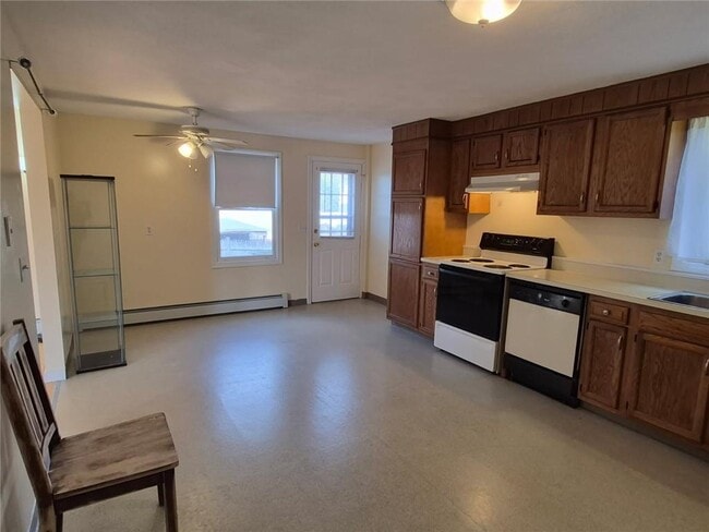 Building Photo - 130 Bliss St