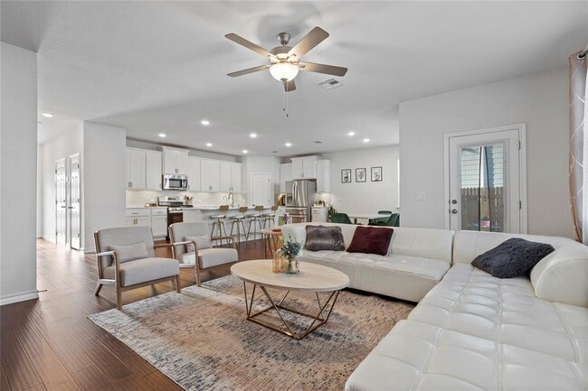 Building Photo - 3007 Salvidar Bend