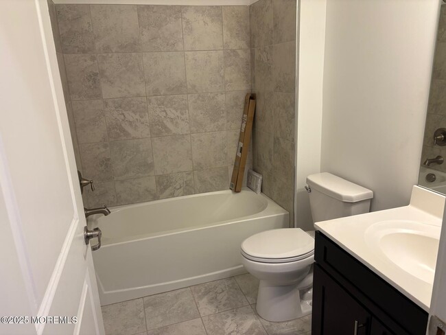 Building Photo - 733 Stiller Ln