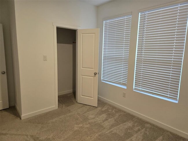 Building Photo - 20425 Deer Creek Dr