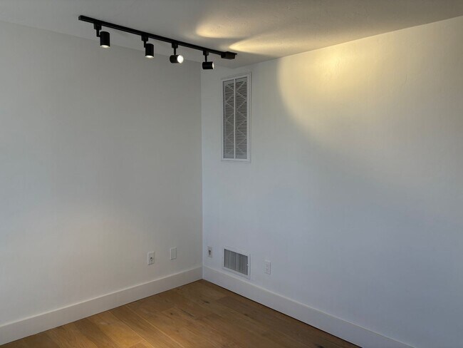 Building Photo - One bedroom loft in Midtown OKC!