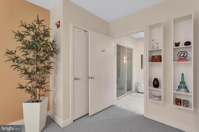 Building Photo - 912 F St NW