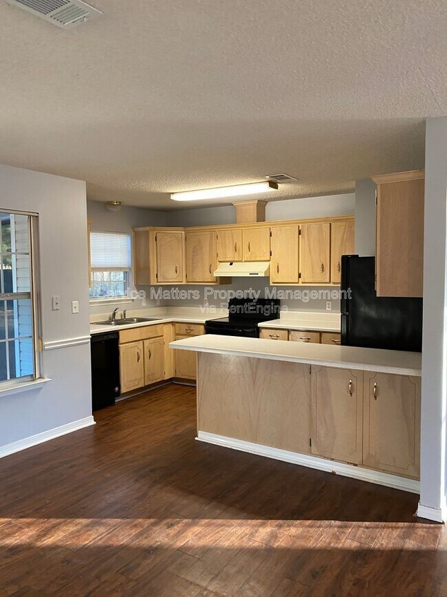 Building Photo - 5746 Rolling Hills Dr