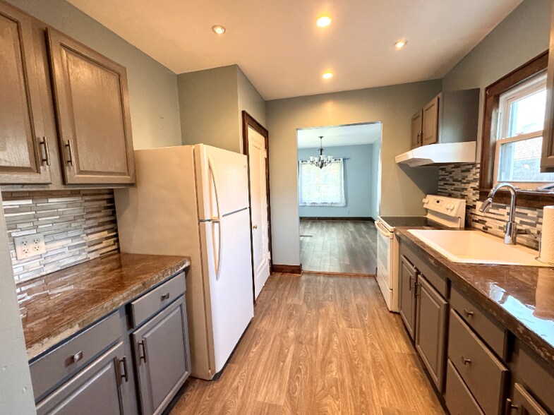 Building Photo - 930 Brinton Dr