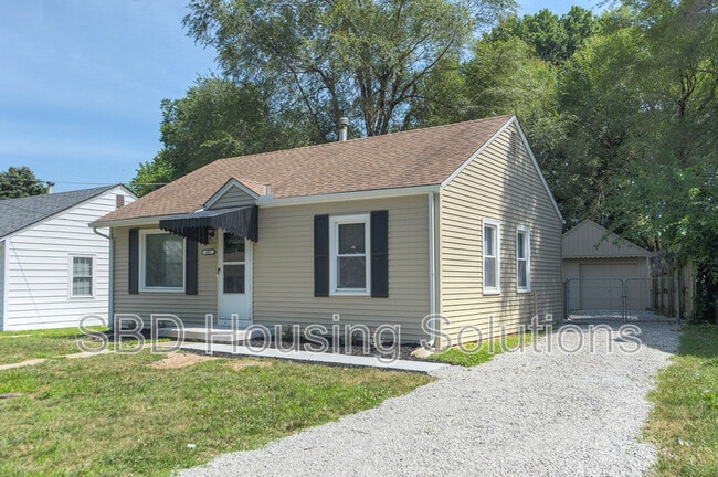 Primary Photo - 601 E Nettleton Ave