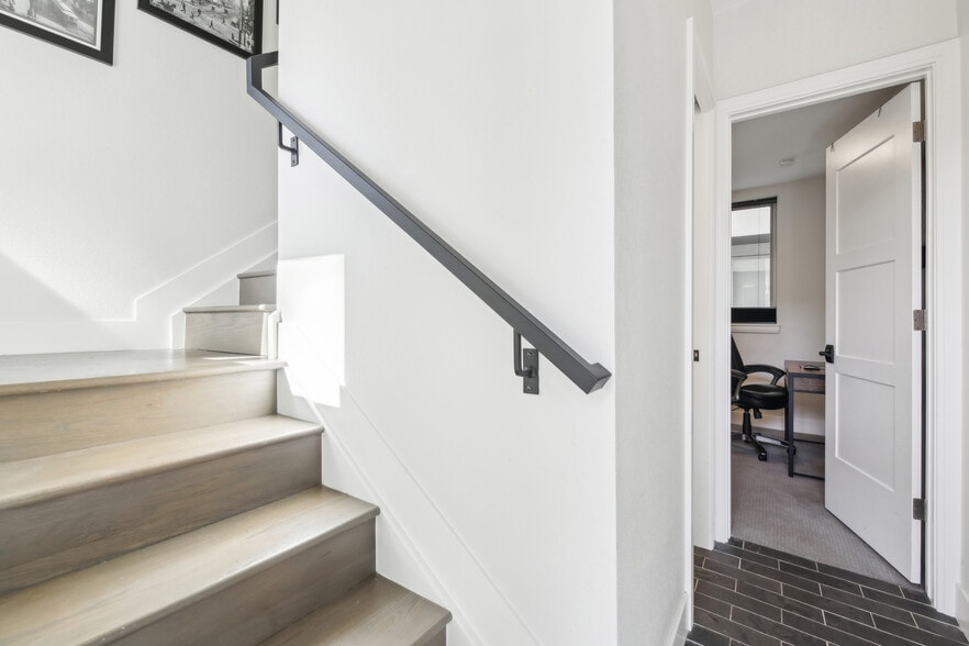 Building Photo - 25 S Washington St