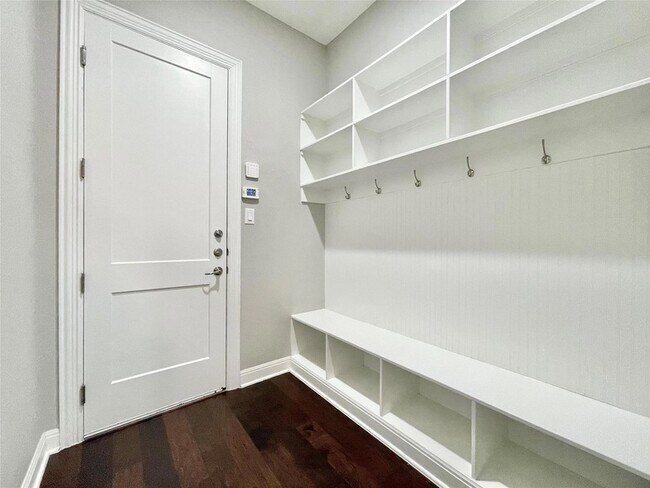 Building Photo - 3809 Mineral Dr