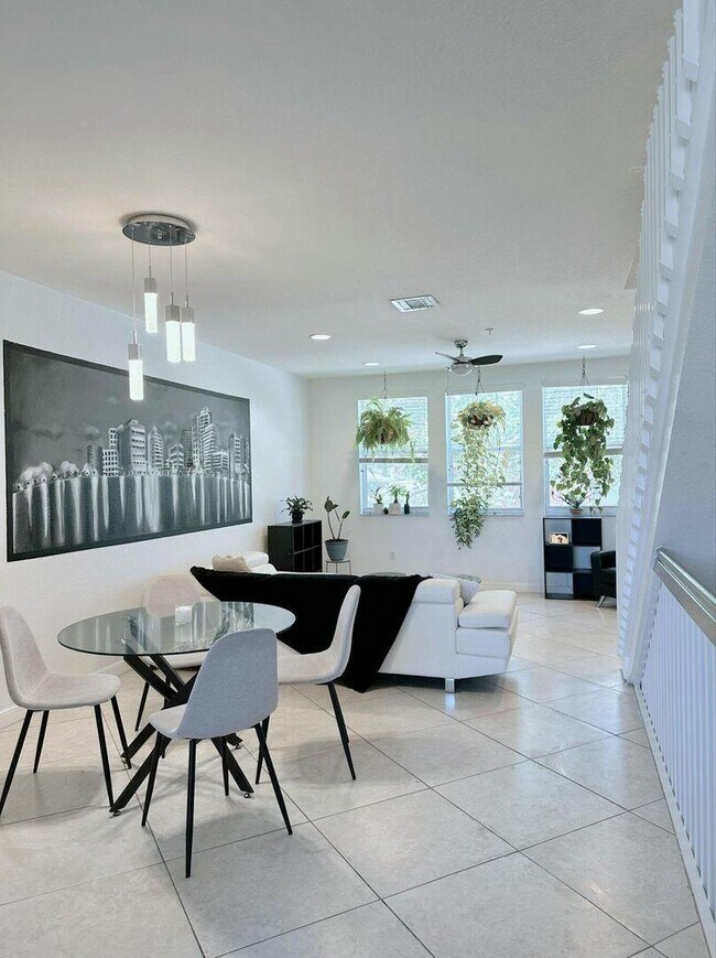 Building Photo - 750 Millbrae Ct