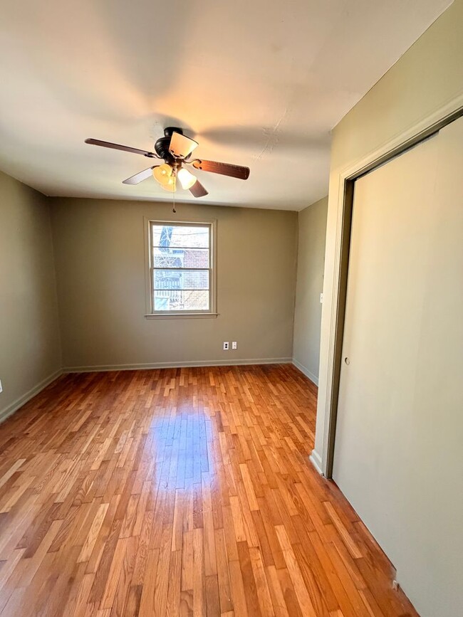 Building Photo - 3/1 House in Celanese $1,495