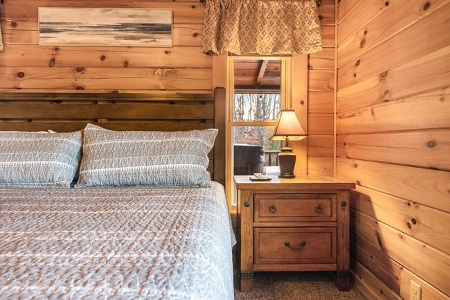 Building Photo - Sevierville 37876 - 3 bedroom, 3.5 Bath, 2486 sq. ft. Cabin and a 672 sq. ft. Studio above garage...