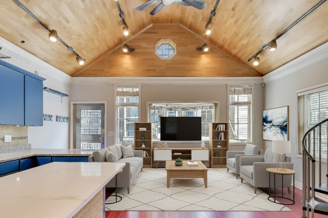 Building Photo - 1532 N Greenview Ave