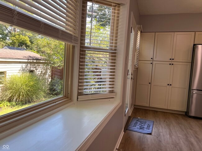 Building Photo - 1402 Kessler Blvd E Dr