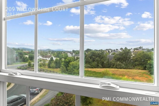 Building Photo - 209 Willowshire Ct