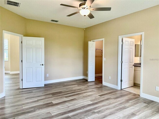 Building Photo - 13075 House Finch Rd