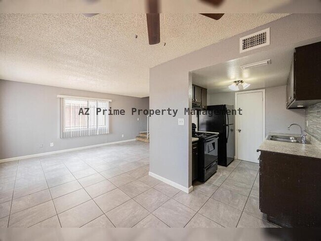 Building Photo - 5414 W Lynwood St