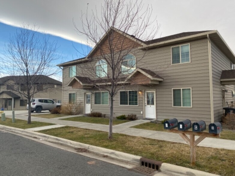 Building Photo - 2744 Overlook Blvd