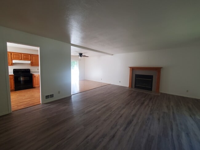 Building Photo - 1322 Walstrom Ln