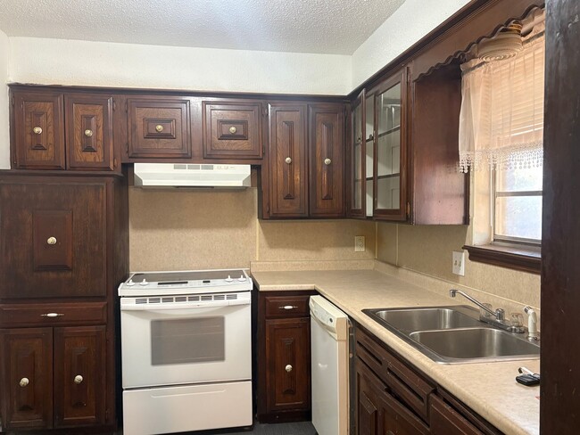 Building Photo - Three bedroom home in Del City