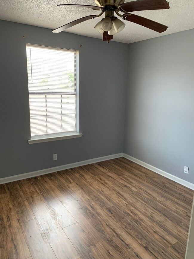 Building Photo - 3311 Chesapeake Cir