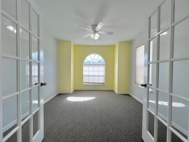 Building Photo - Beautiful 3 BD 2 BATH Home in Gated Community