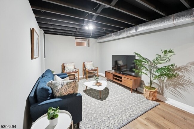 Building Photo - 139 Ridgedale Ave