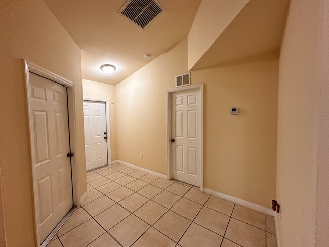 Building Photo - 626 SE 13th Ave