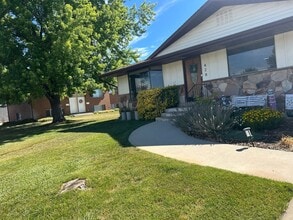 Building Photo - 428 200 E