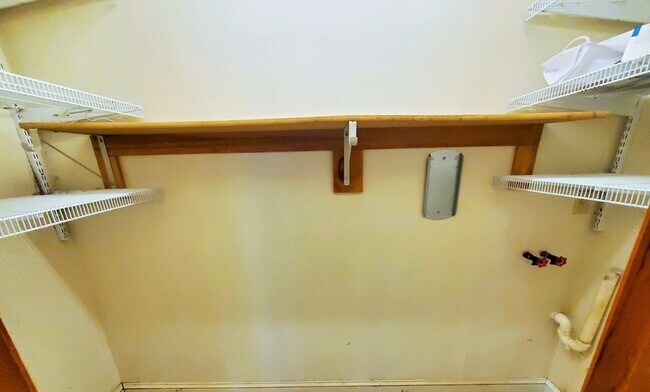 Building Photo - 450 Oak St