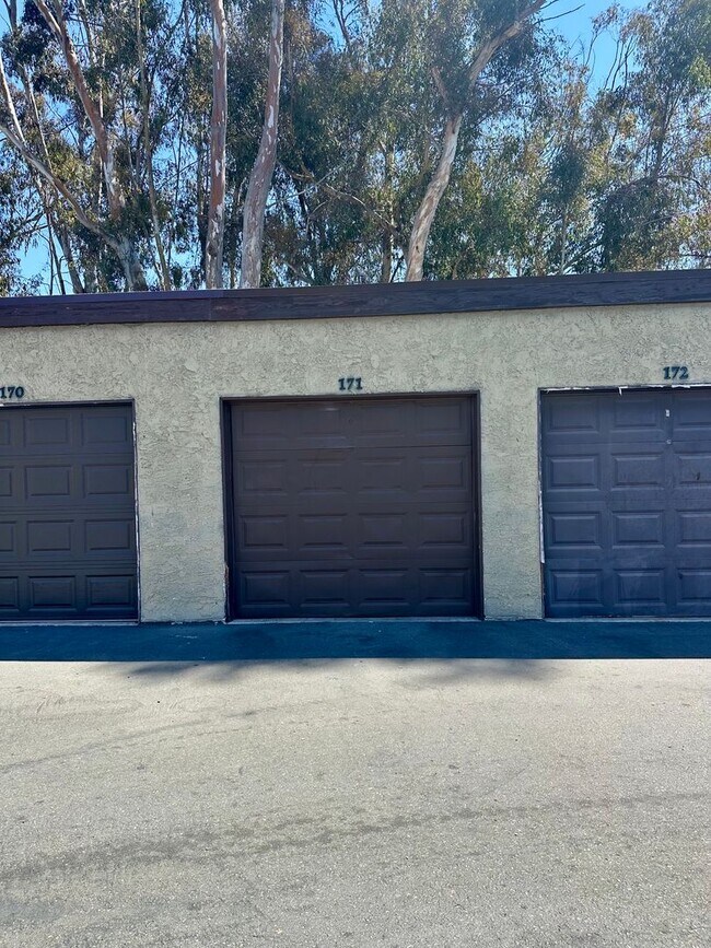 Building Photo - 321 Rancho Dr