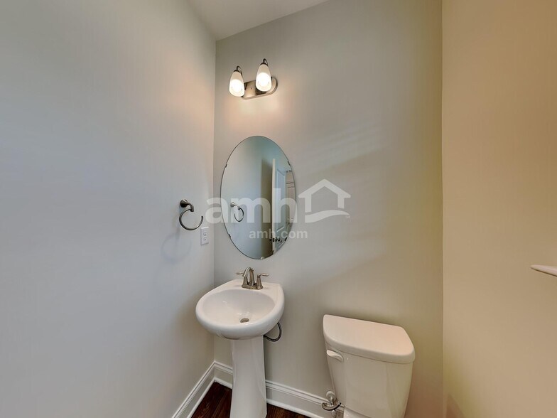 Building Photo - 6114 Rosemore Ln