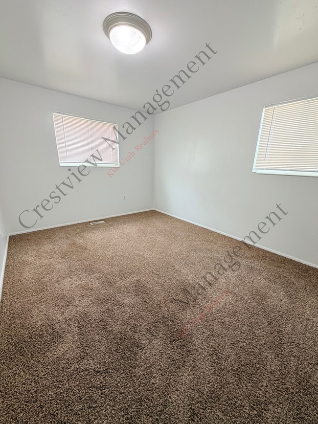 Building Photo - 549 Stringham Ave