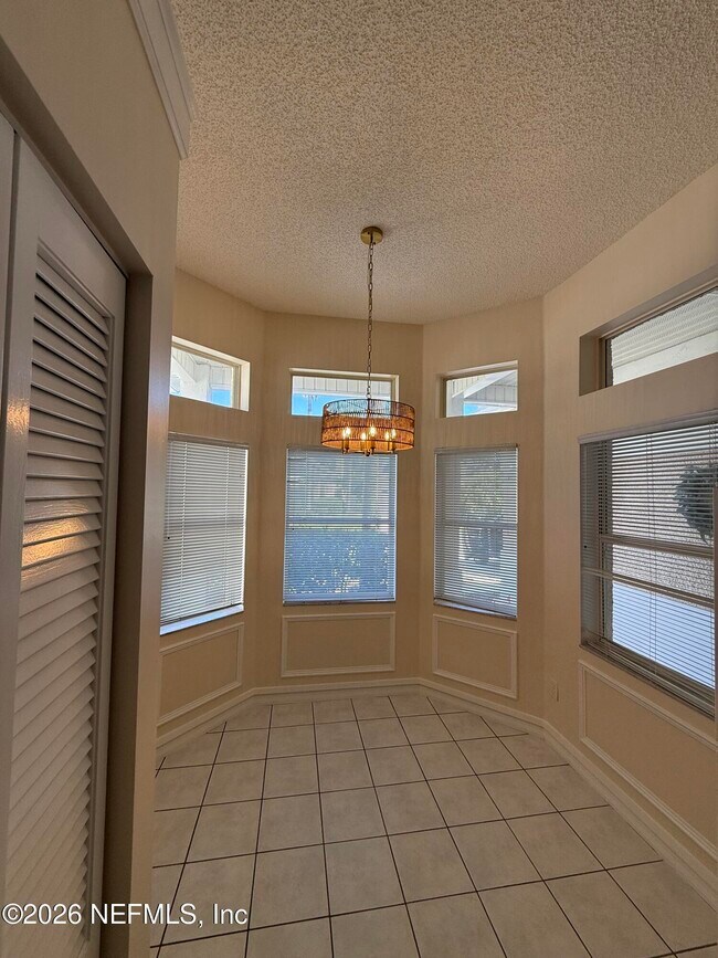 Building Photo - 256 Kingston Dr