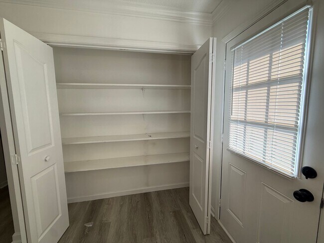 Building Photo - 425 Autumnwood Dr SW