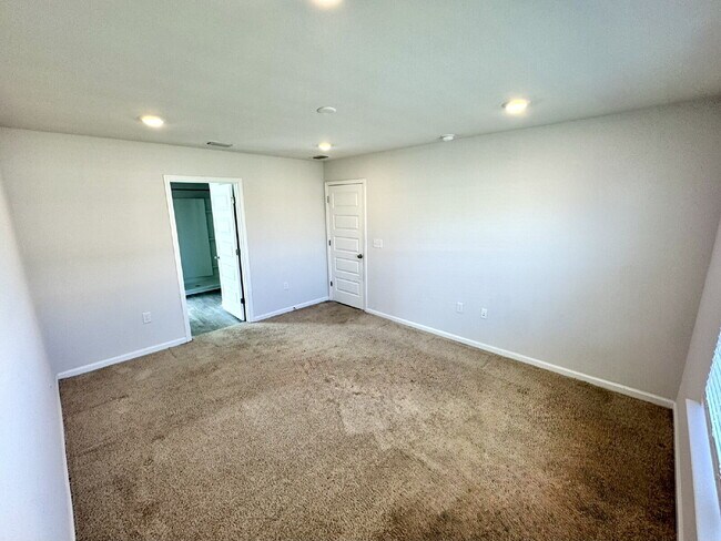 Building Photo - New rental in Brighton Oaks! Conveniently located off Hwy 231, this community conveniently close ...