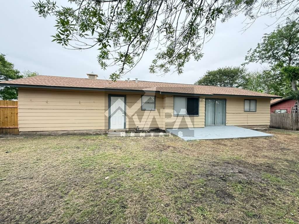Building Photo - 5419-5419 Lk Grv Dr