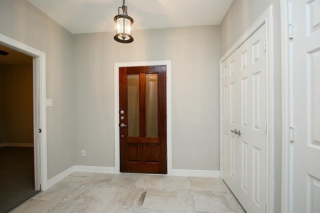 Building Photo - 1709 Peden St