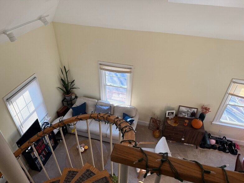 Building Photo - 51 N Main St